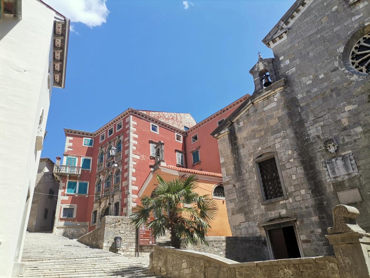 Apartment Branko With Terrace, Old Town Labin Labin  Exteriör bild